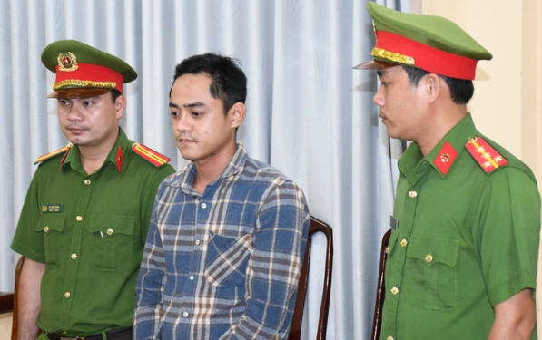 Tạm giam thanh niên đập kính xe cứu thương, xưng "tao là trùm ở đây"