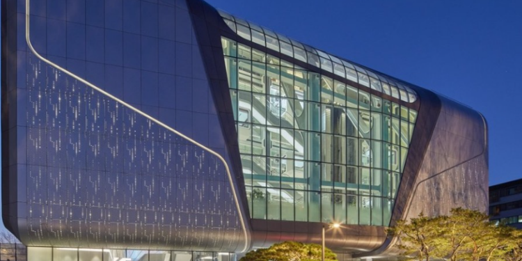 Cổ phiếu công ty quản lý Blackpink lao dốc vì tin xấu