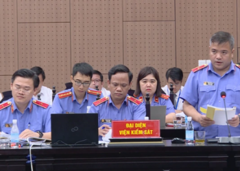 Tạm dừng phiên tòa "chuyến bay giải cứu"
