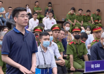 Nóng: Công bố video Hoàng Văn Hưng nhận chiếc cặp nghi chứa 450.000 USD vụ chuyến bay giải cứu