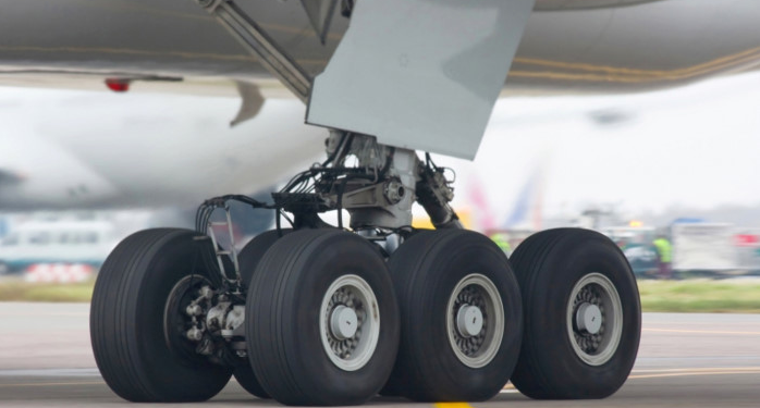 Nhà chức trách nói về việc máy bay liên tục cán đinh ở Nội Bài, Tân Sơn Nhất