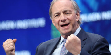 Huyền thoại đầu tư Ray Dalio và chiến lược “sống sót” qua mọi cơn sóng thị trường