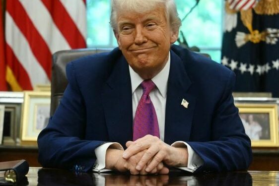 Đòn thuế của ông Trump: Hơn 34 tỷ USD bốc hơi khỏi túi doanh nghiệp toàn cầu