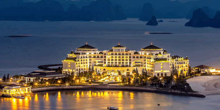 Cổ phiếu VPL (Vinpearl) tăng trần ngay phiên chào sàn, vốn hóa tiệm cận top 10 thị trường