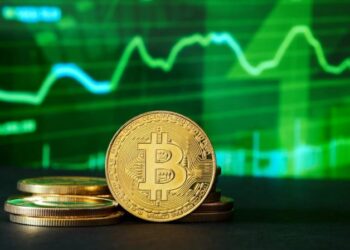 Bitcoin áp sát đỉnh lịch sử, Ethereum và XRP bứt phá khỏi kháng cự