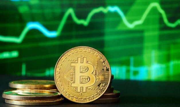 Bitcoin áp sát đỉnh lịch sử, Ethereum và XRP bứt phá khỏi kháng cự