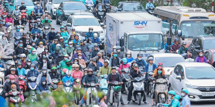 Cuộc đua “khai tử” xe xăng khỏi đô thị: Trung Quốc và Anh tăng tốc xanh hóa giao thông