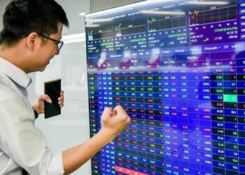 VN-Index bứt phá lập đỉnh mới – Sóng tiền mạnh cuộn trào