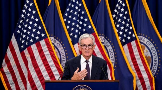 Fed giảm lãi suất 0,25%: Bước đi đầu tiên trong năm 2025