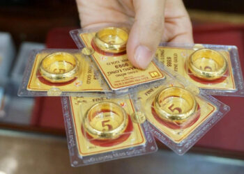 Giá vàng nhẫn tiến sát 128 triệu đồng/lượng, lập kỷ lục mới