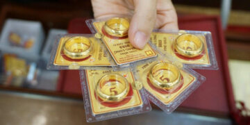 Giá vàng nhẫn tiến sát 128 triệu đồng/lượng, lập kỷ lục mới