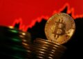 Bitcoin lao đao sau cú sụt vốn hóa hàng trăm tỷ USD: Nhà đầu tư ồ ạt rút khỏi sàn