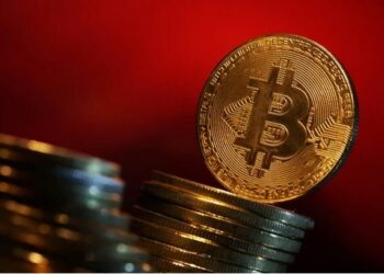 Bitcoin mất mốc 100.000 USD: Áp lực từ lãi suất, thuế quan và đà bán ròng của “cá mập”