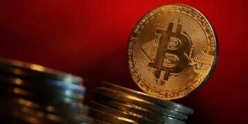 Bitcoin mất mốc 100.000 USD: Áp lực từ lãi suất, thuế quan và đà bán ròng của “cá mập”