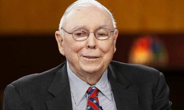 3 bài học đầu tư đắt giá từ Charlie Munger, nhà đầu tư hiện đại không nên bỏ qua