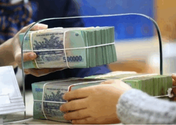 Người dân gửi tiết kiệm kỷ lục: Hơn 7,8 triệu tỷ đồng tại ngân hàng